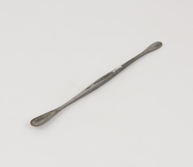 Double-ended scoop for lithotomy or gall-stones