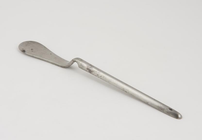 Lithotomy gorget or director with narrow gutter shaped blade