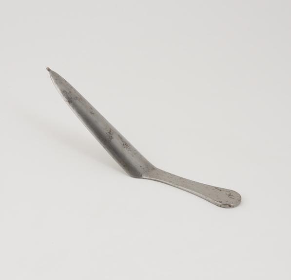 Lithotomy gorget with gutter-shaped probe ended blade