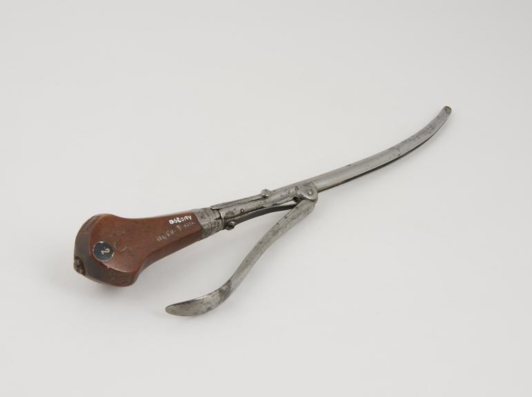 Frere Come's single bladed lithotane, modified by Casal, curved