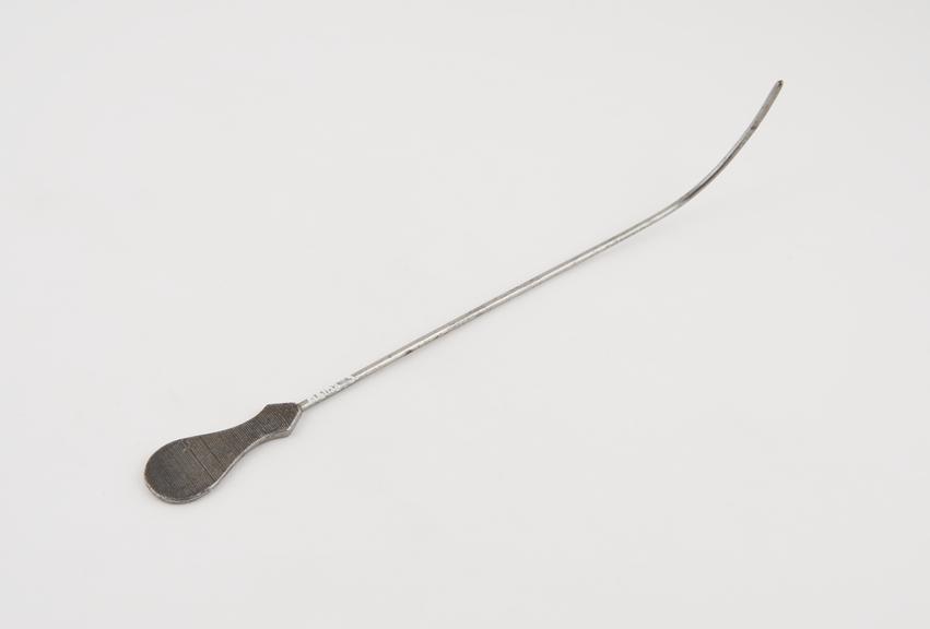 Small, curved lithotomy staff