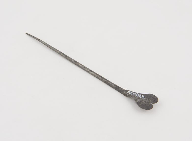 Small, pointed director, with median groove and flat handle