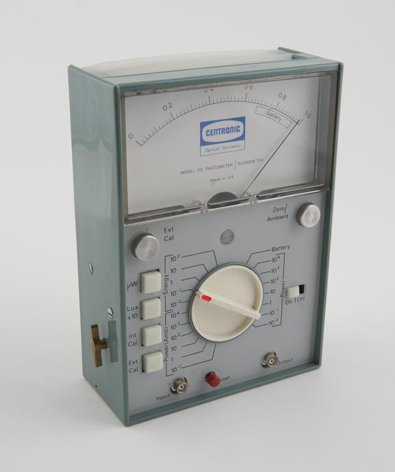 Presentation model using a photometer/radiometer (type 110)