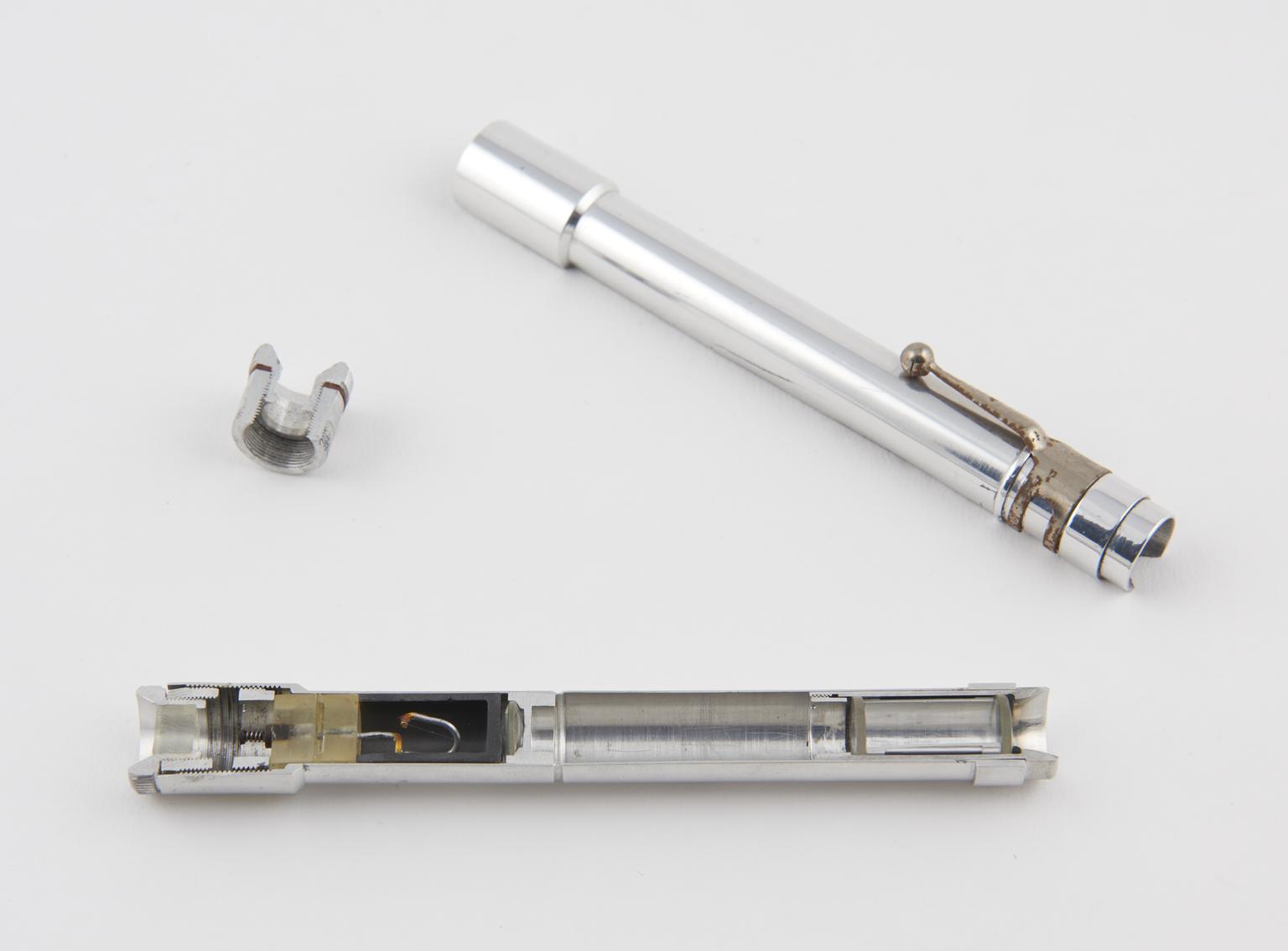 Electronic Note Scope Two sectioned Fountain Pen Electroscopes (type 1063) | Science Museum ...