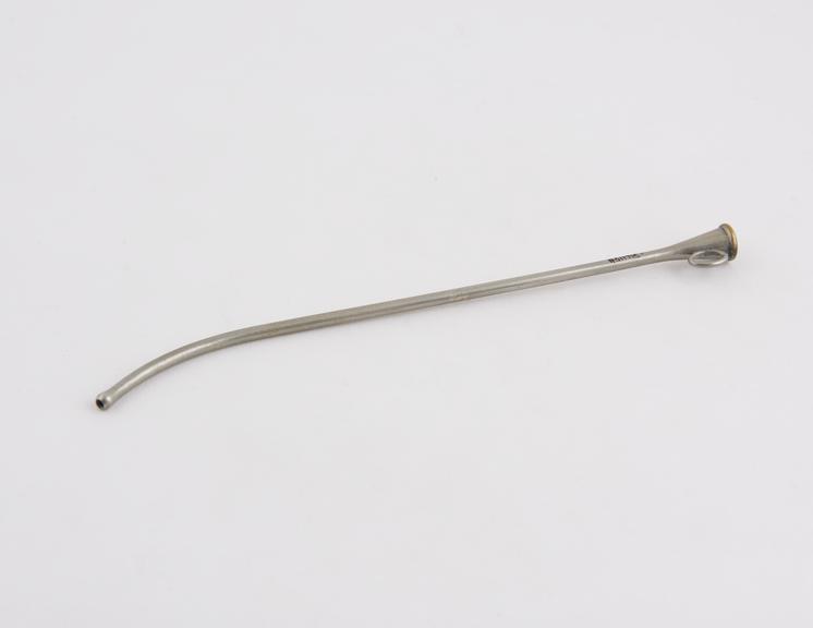 Female catheter, curved proximal end