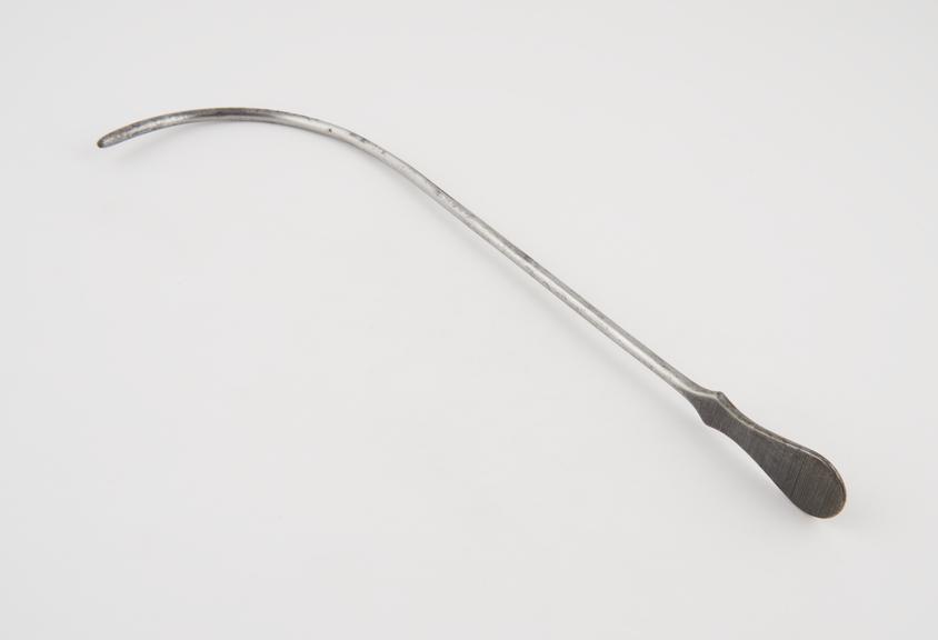 Large curved lithotomy staff with lateral groove and flat