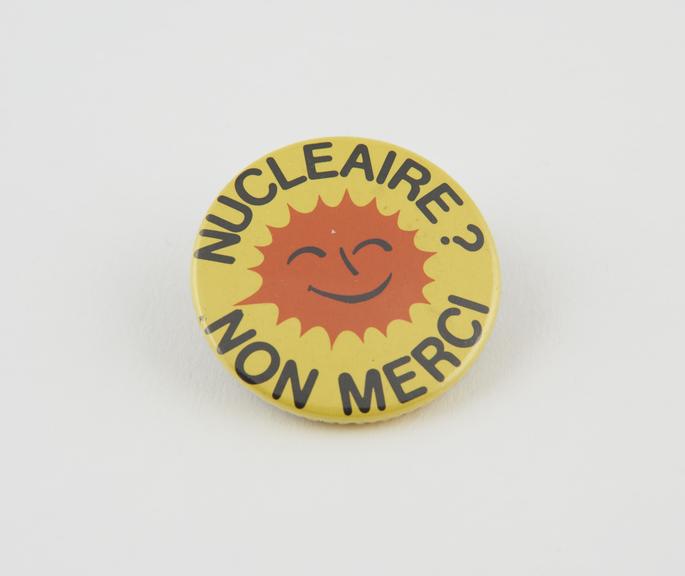 Anti-nuclear energy badge, one of two, in French