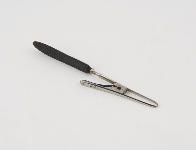 Assalini artery forceps, steel and ebony, by Savigny and Co