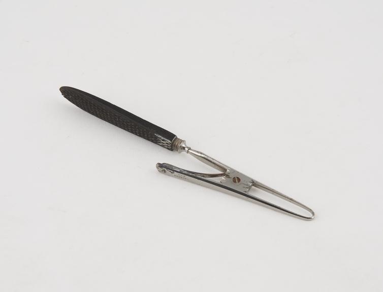 Assalini artery forceps, steel and ebony, by Savigny and Co