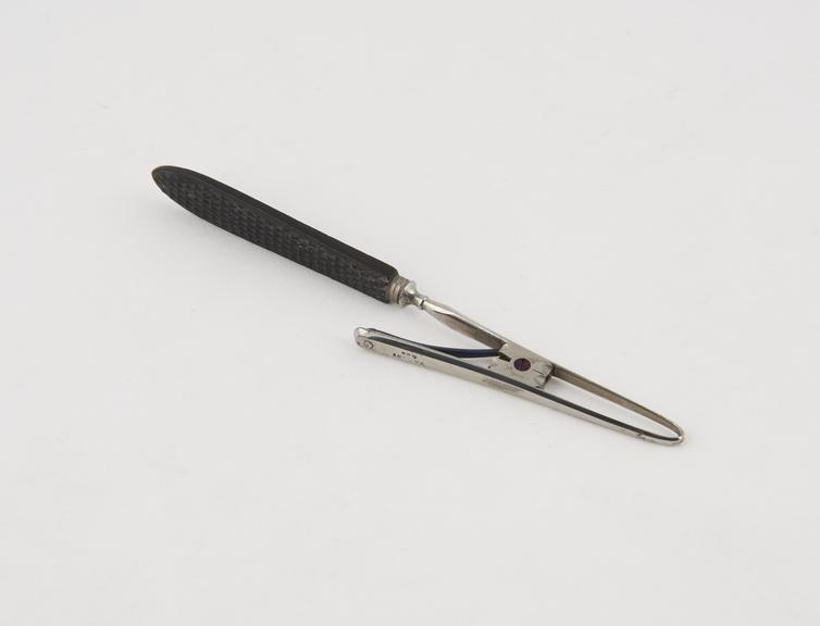 Assalini artery forceps, manufactured by Savigny and Co