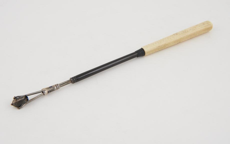 Applicator, caustic with swivel head, first half 19th century