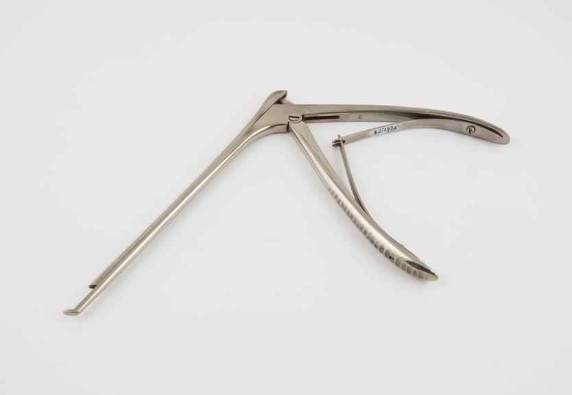 Upward cutting punch forceps, for spinal operations