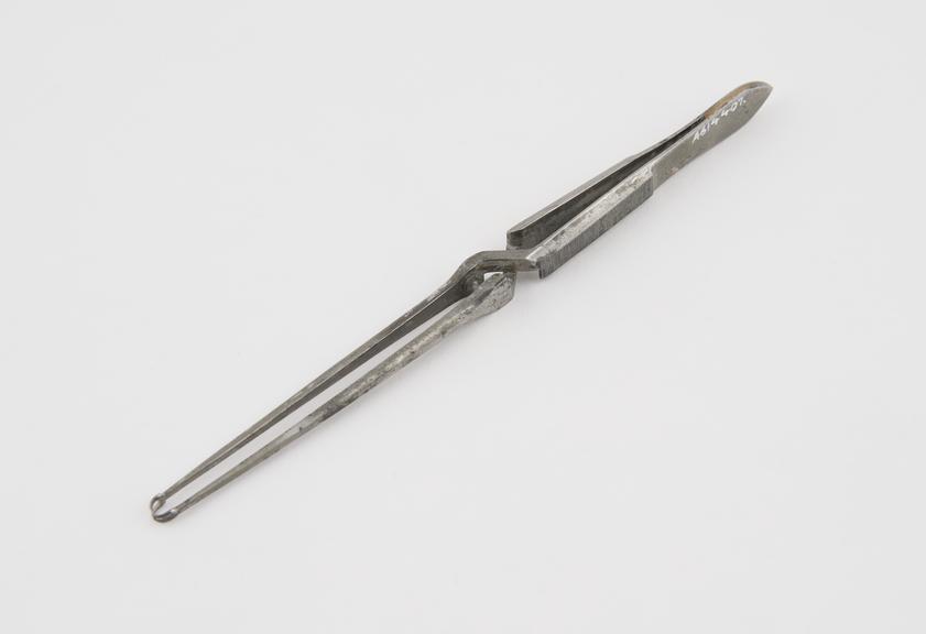 Vulsellum forceps, cross-action, steel, by Charriere of Paris