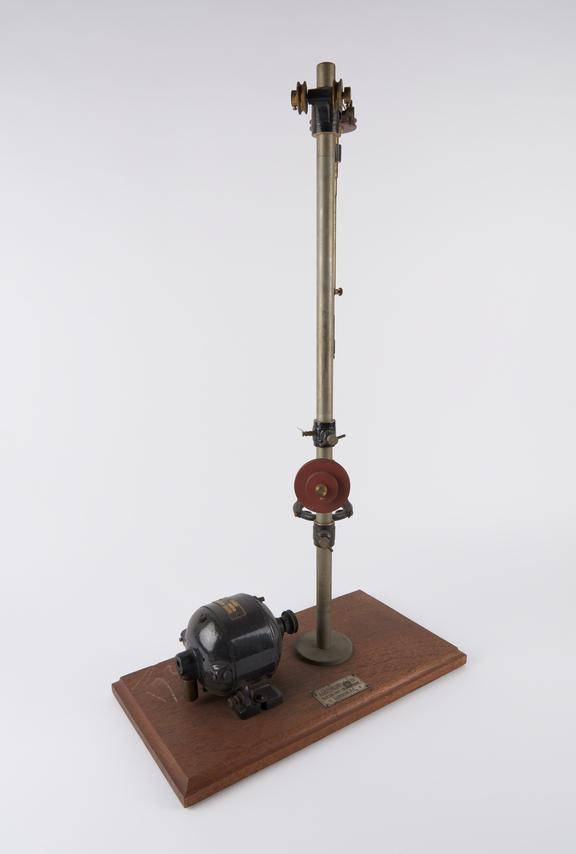 Stand for electrolytic analysis by Gallenkamp, London, 1925