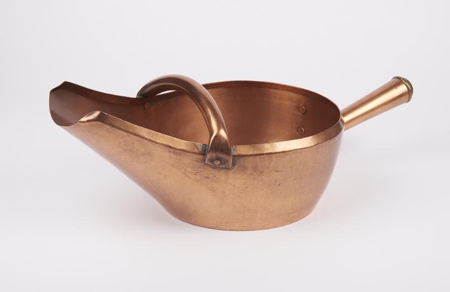 Copper sovereign scoop