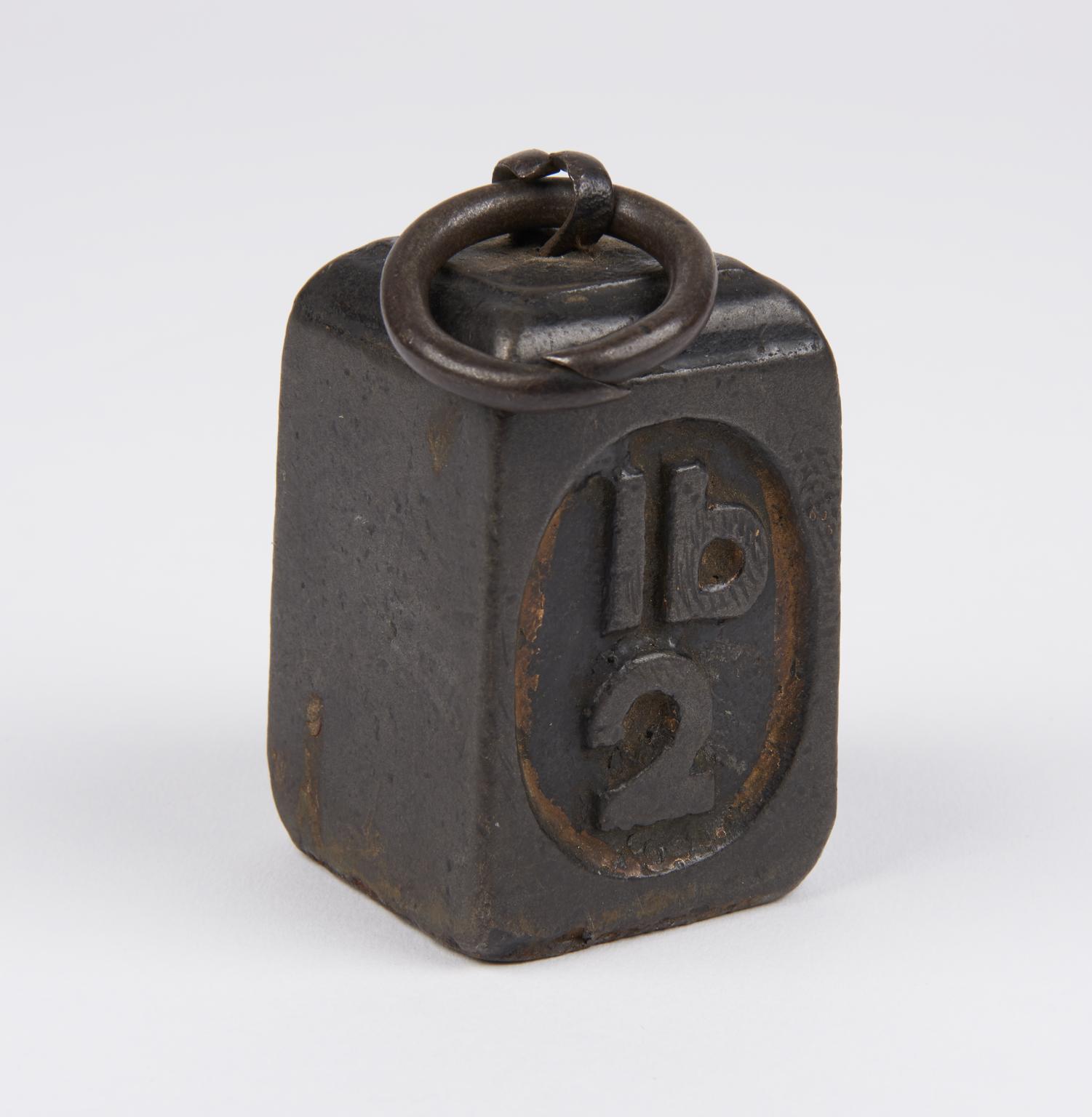 2lb weight for Roberval balance | Science Museum Group Collection