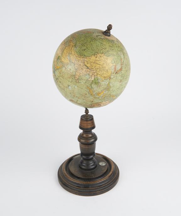 Terrestrial globe with marked ocean currents