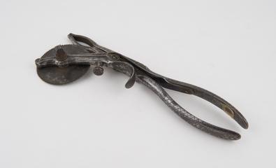 Skull saw with circular blade
