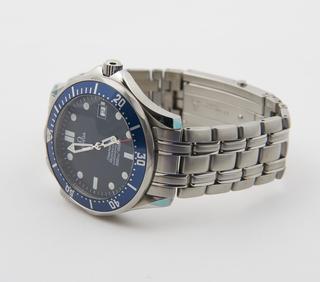 Omega Seamaster Professional Chronometer self-winding mechanical wristwatch with stainless steel case and bracelet