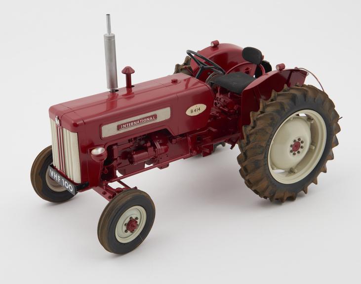 1:12 scale model of B414 tractor