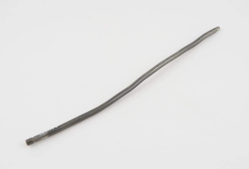 Cylindrical lead urethral sound with proximal curve, gauge 11