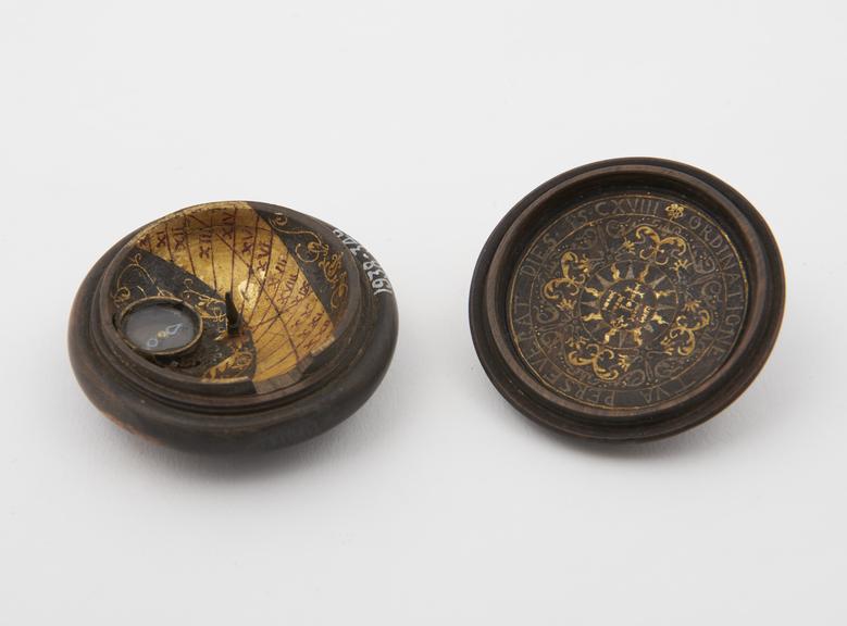 Cup sundial made of wood, coloured and gilt