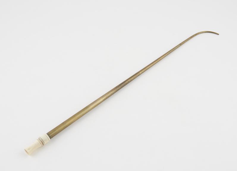 Urethral catheter, tapering to short proximal curve