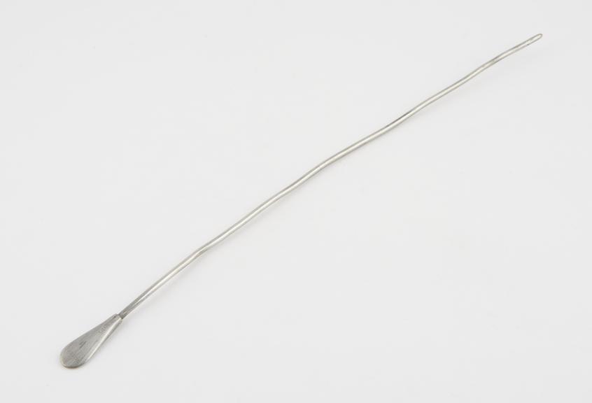 Cylindrical urethral sound, straight with oval flattened handle