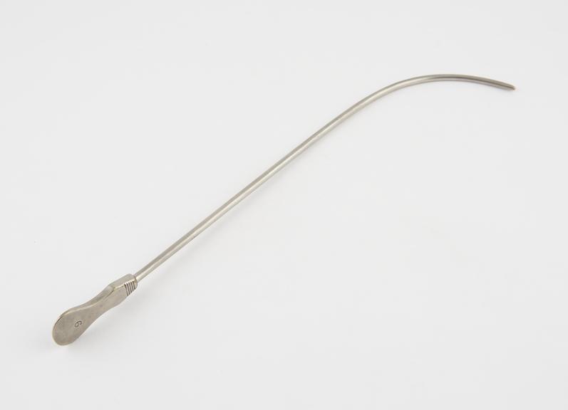 Urethral sound with long tapering proximal curve and flat