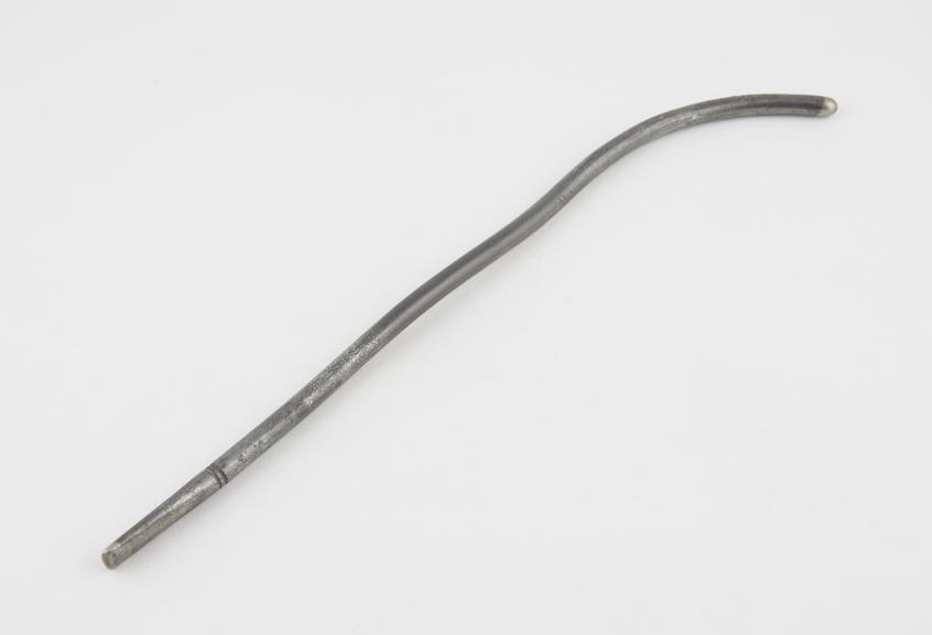 Cylindrical lead bladder sound, with proximal curve