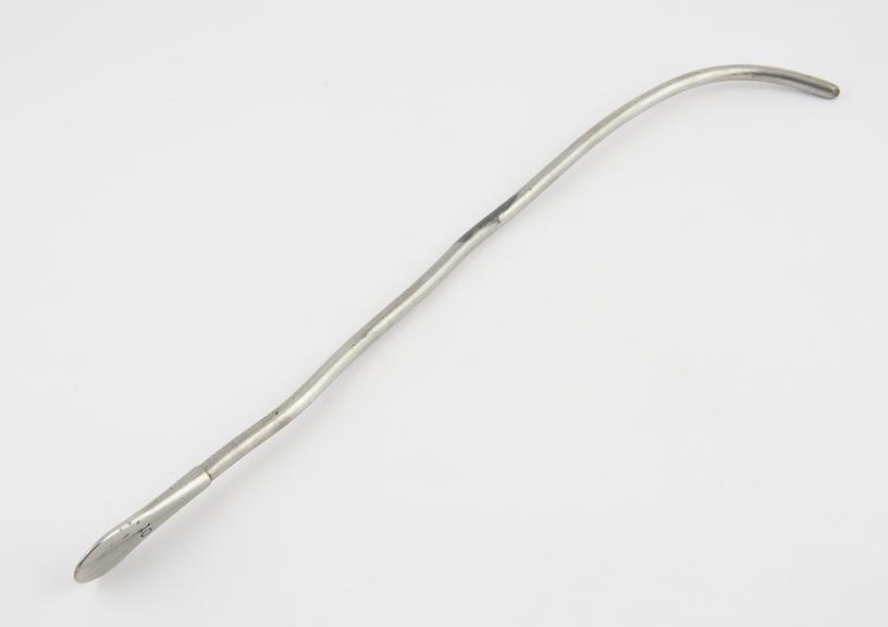 Cylindrical urethral sound, with proximal curve and flat handle