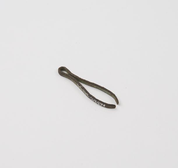 Depilatory forceps, bronze, Hamonic collection