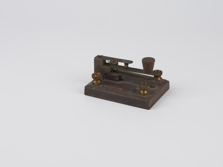 Morse transmitting key