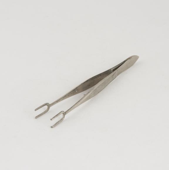 Cole suture forceps, steel, by Collin of Paris, 1880-1920