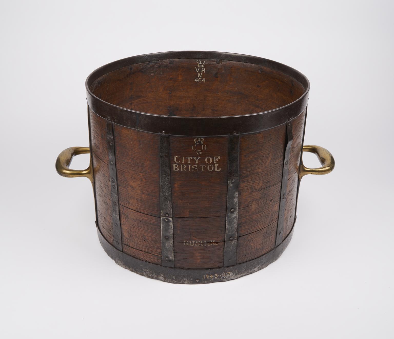 Wooden grain bushel | Science Museum Group Collection
