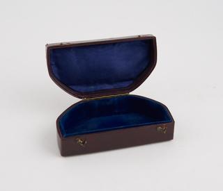 Leather case for amblyoscope