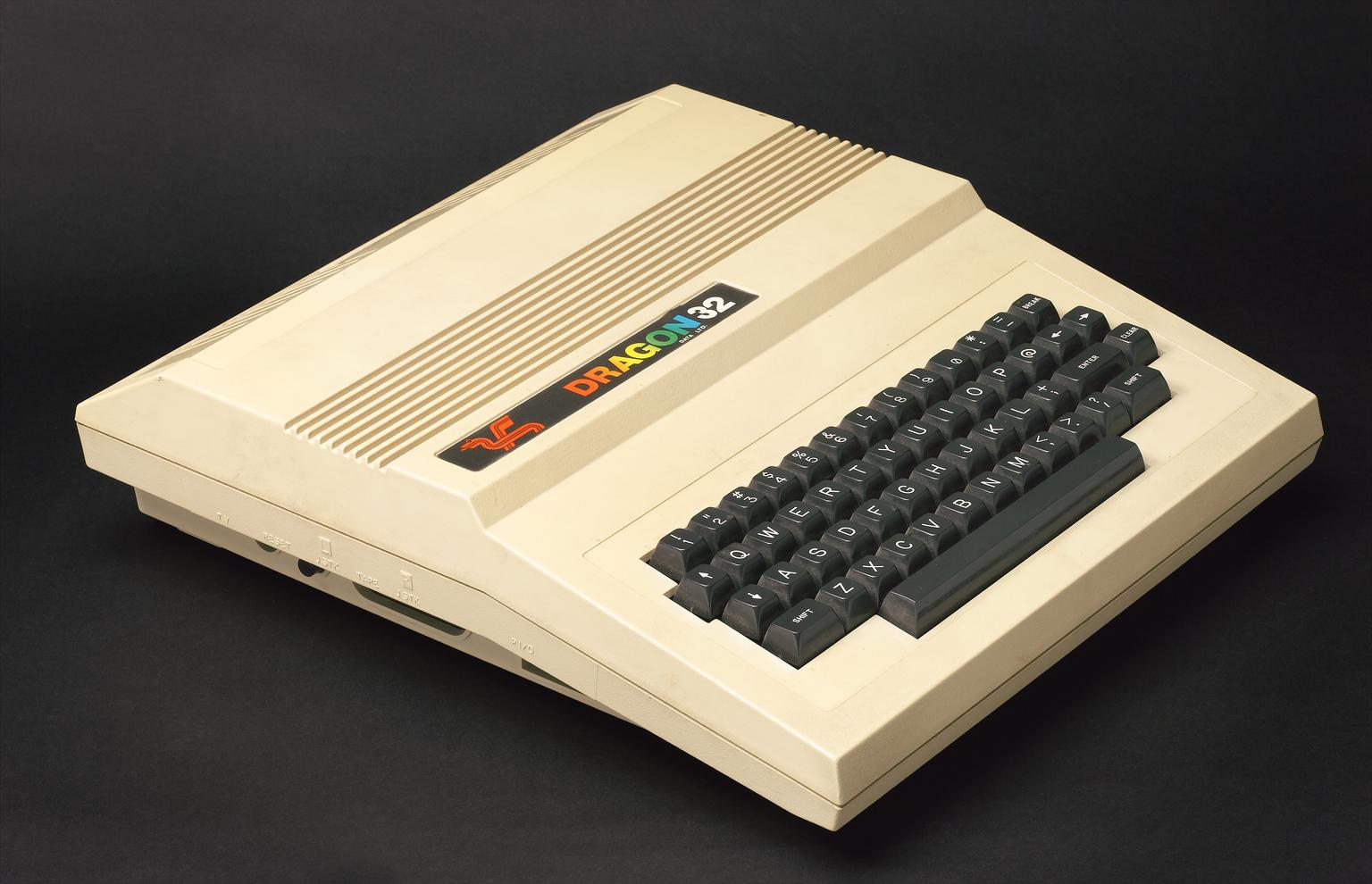 Dragon 32 family computer, 1982-1985 | Science Museum Group Collection