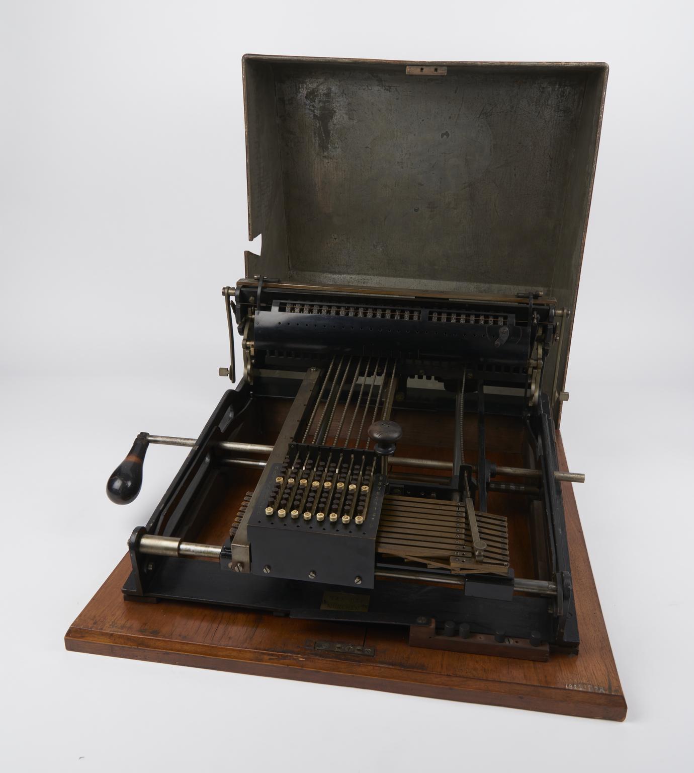 Selling's calculating machine (with metal cover) | Science Museum Group ...