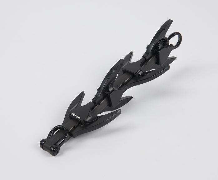 Model of sliding prong (short prong) with four arms