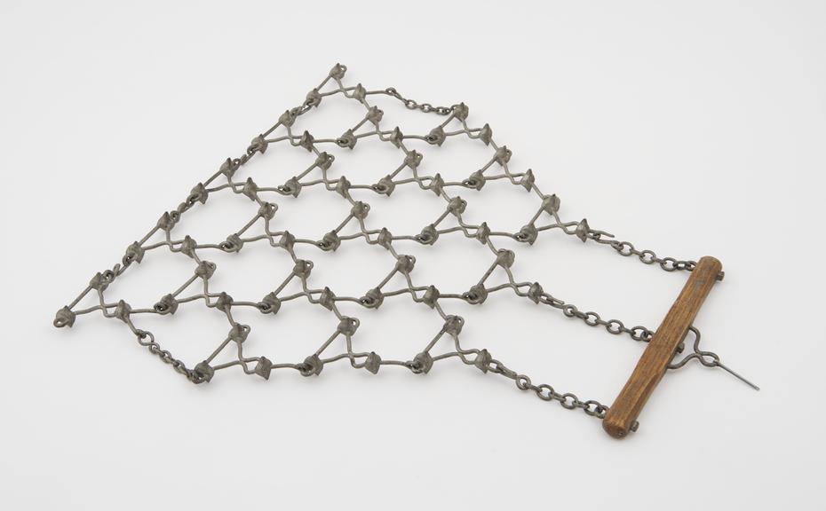 Model of flexible chain link harrow