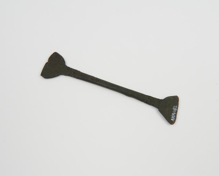 Surgical instrument with 2 cutting edges, bronze, Coptic