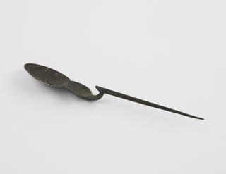 Bronze spoon with figure-of-eight-shaped bowl