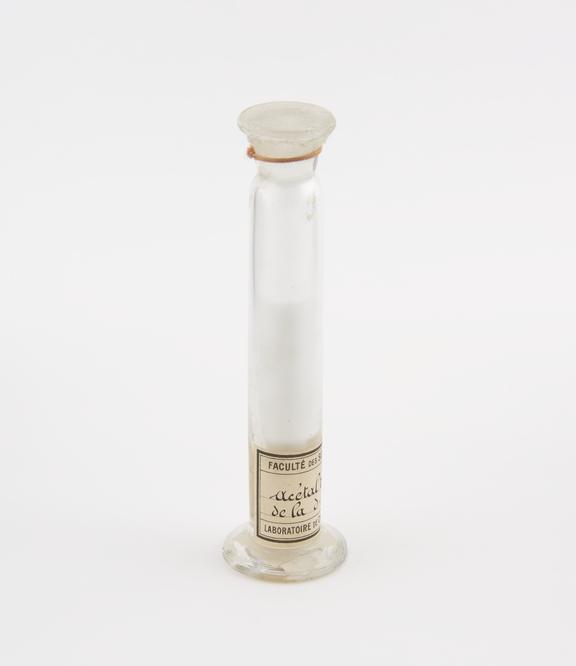 Glass specimen jar containing Acetal triformique de la