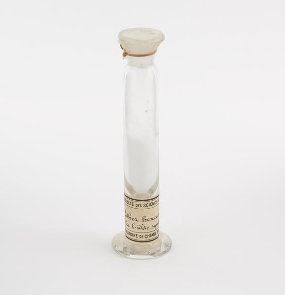 Glass specimen jar containing Ether hexacetique de la d-idite