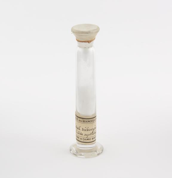 Glass specimen jar containing Acetal tribenzoique de la d-idite