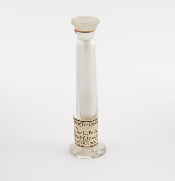 Glass specimen jar containing Lactate de zinc inactif