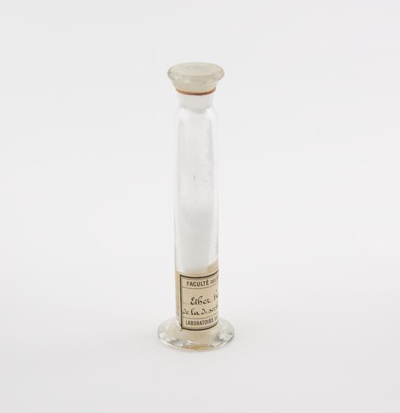 Glass specimen jar containing Ether hexacetique de la d-sorbite