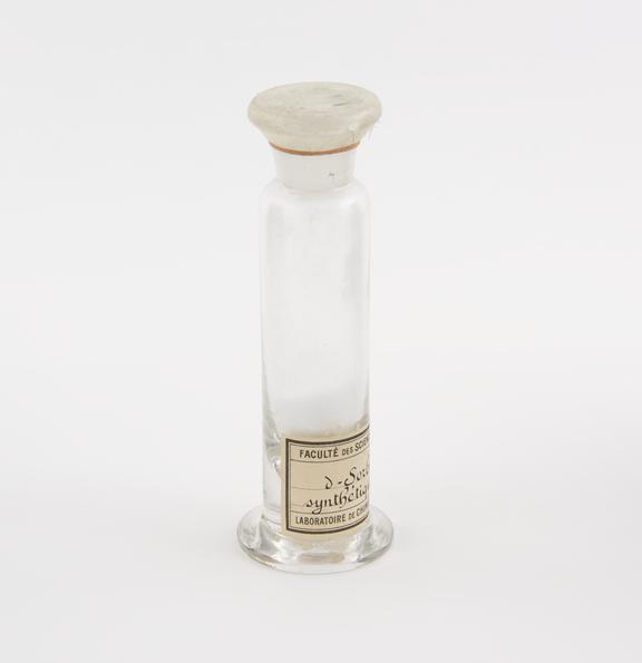 Glass specimen jar containing D-sorbite synthetique