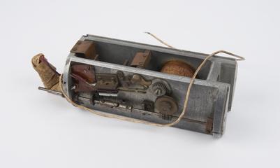 Control mechanism on aluminium plate, for cloud chamber used by Rochester and Butler