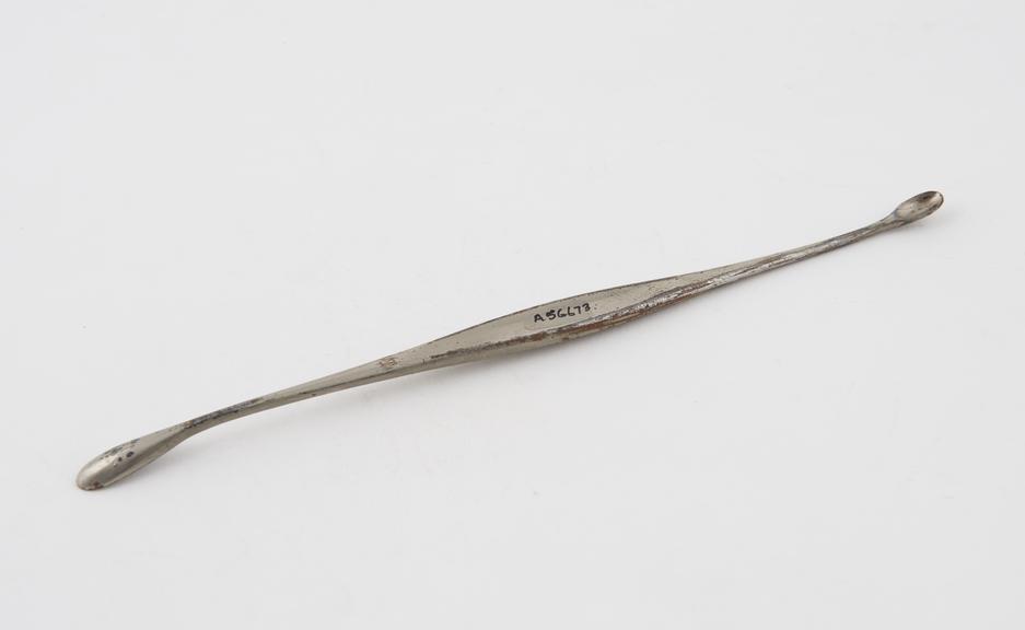 Double-headed scoop | Science Museum Group Collection